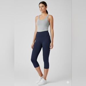 Women's Navy Blue NWOT High Waisted Capri Leggings Size Small/Medium 🐈